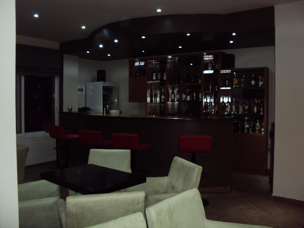 Aitheron Hotel Air Park Zervi 외부 사진